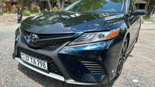 Toyota Camry, Бензин, 2018