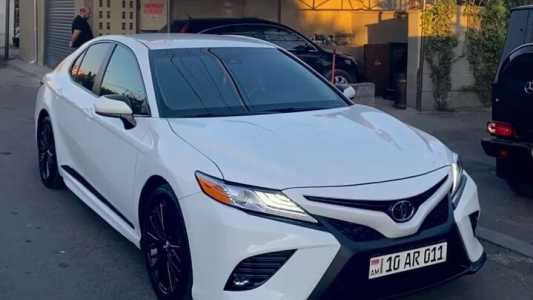 Toyota Camry, Бензин, 2018