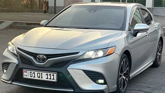 Toyota Camry, Бензин, 2018