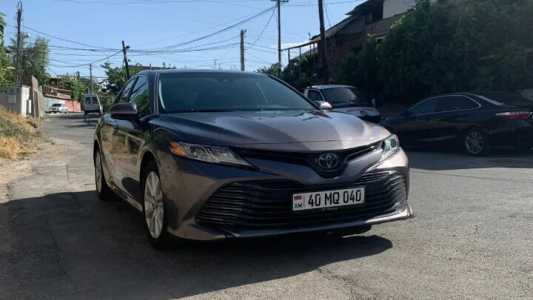 Toyota Camry, Бензин, 2018