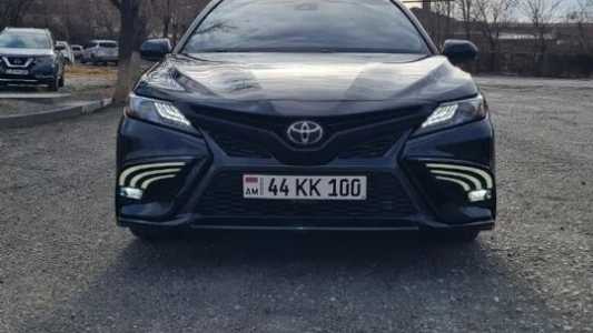 Toyota Camry, Бензин, 2018