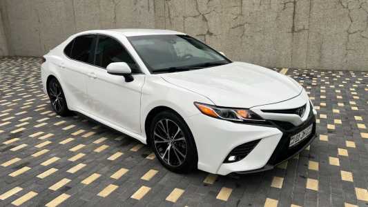 Toyota Camry, Бензин, 2018