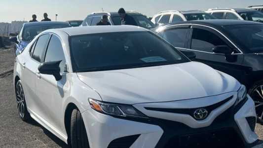 Toyota Camry, Бензин, 2019