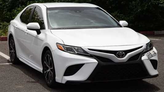 Toyota Camry, Бензин, 2019