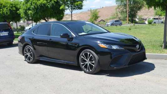 Toyota Camry, Бензин, 2019