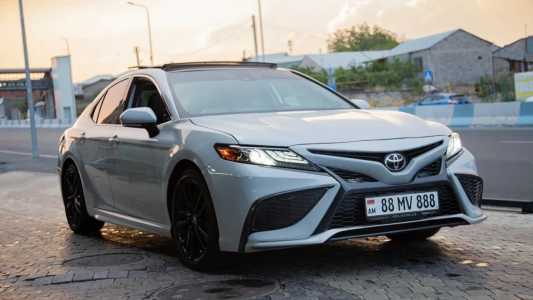 Toyota Camry, Бензин, 2021