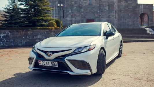 Toyota Camry, Бензин, 2021