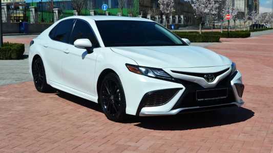 Toyota Camry, Бензин, 2021