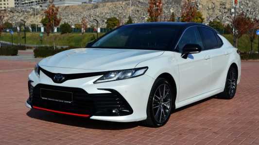 Toyota Camry, Бензин, 2021