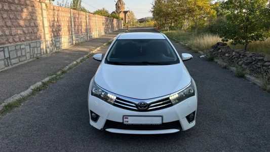 Toyota Corolla, Бензин, 2014