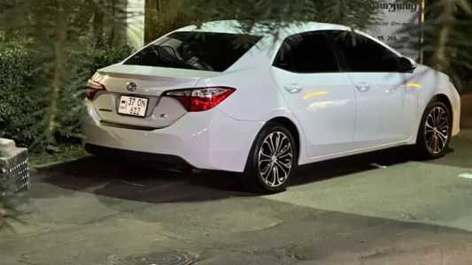 Toyota Corolla, Бензин, 2015