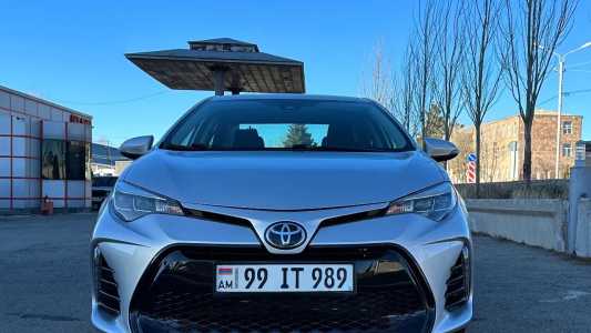 Toyota Corolla, Бензин, 2018