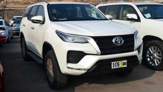 Toyota Fortuner, Бензин, 2022