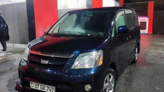 Toyota Noah, Бензин, 2004