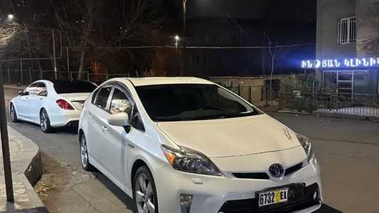 Toyota Prius, Гибрид, 2014