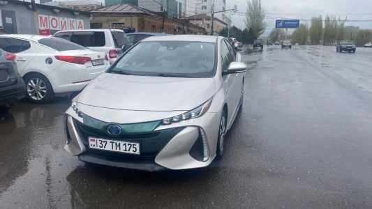 Toyota Prius, Гибрид, 2016