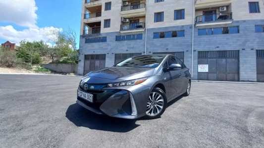 Toyota Prius, Гибрид, 2017