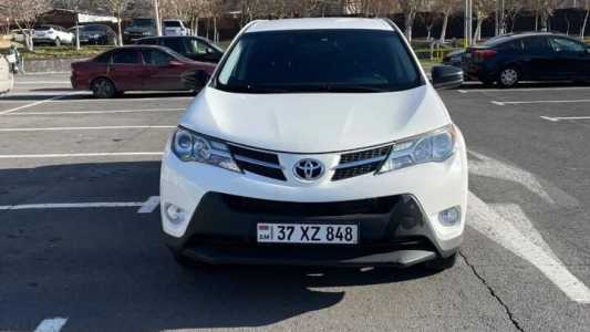 Toyota RAV4, Бензин, 2015