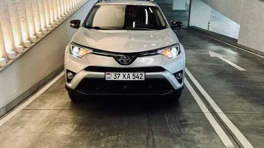 Toyota RAV4, Бензин, 2017