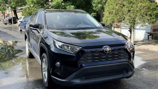 Toyota RAV4, Бензин, 2018