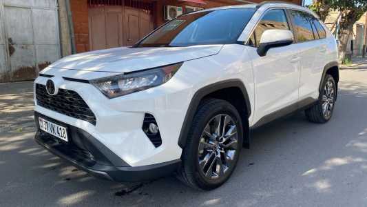 Toyota RAV4, Бензин, 2019