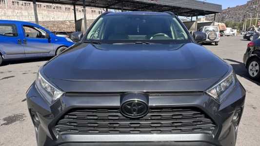 Toyota RAV4, Бензин, 2019