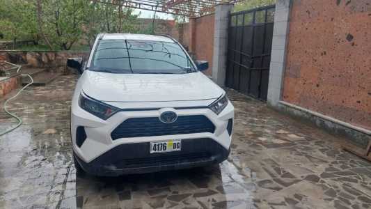 Toyota RAV4, Бензин, 2019