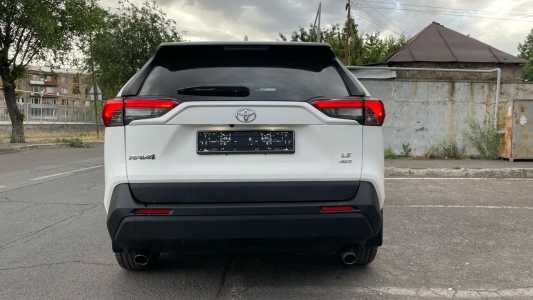 Toyota RAV4, Бензин, 2019