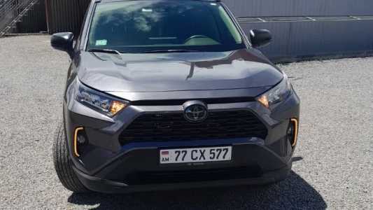 Toyota RAV4, Бензин, 2019