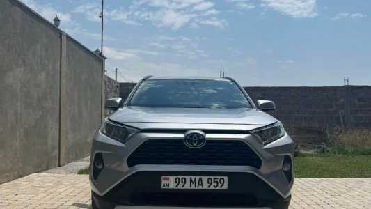 Toyota RAV4, Бензин, 2019