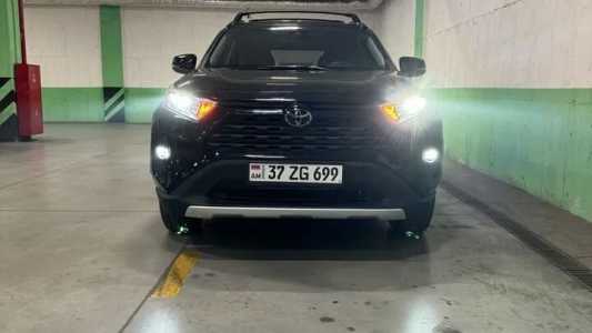 Toyota RAV4, Бензин, 2019