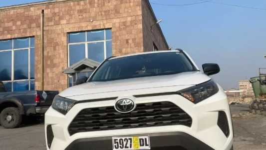 Toyota RAV4, Бензин, 2019