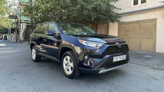 Toyota RAV4, Бензин, 2019