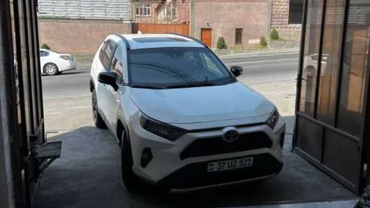 Toyota RAV4, Бензин, 2019