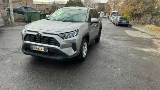 Toyota RAV4, Бензин, 2019