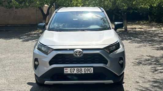 Toyota RAV4, Бензин, 2021