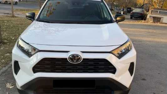 Toyota RAV4, Бензин, 2021