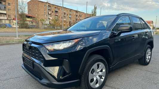 Toyota RAV4, Бензин, 2021