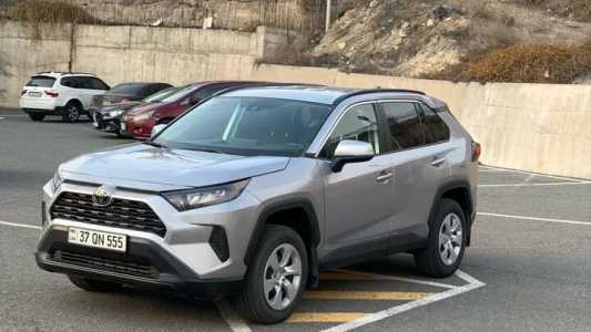 Toyota RAV4, Бензин, 2021