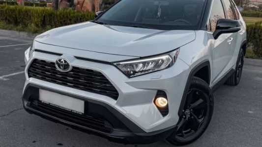 Toyota RAV4, Бензин, 2021