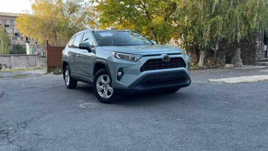 Toyota RAV4, Бензин, 2021