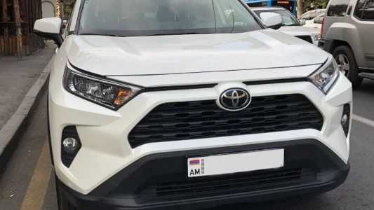 Toyota RAV4, Бензин, 2021