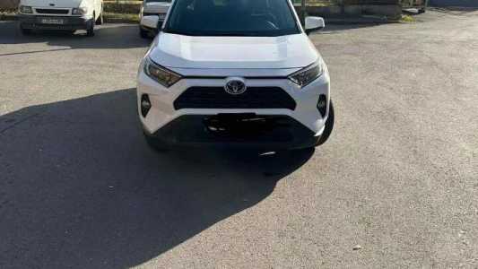 Toyota RAV4, Бензин, 2021