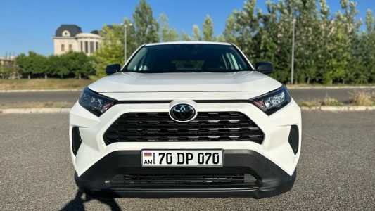 Toyota RAV4, Бензин, 2022