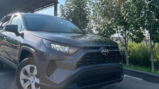 Toyota RAV4, Бензин, 2022