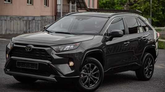 Toyota RAV4, Бензин, 2022