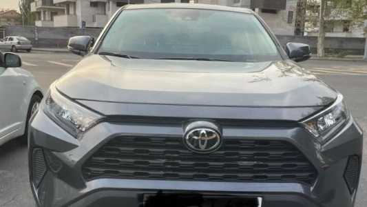 Toyota RAV4, Бензин, 2022