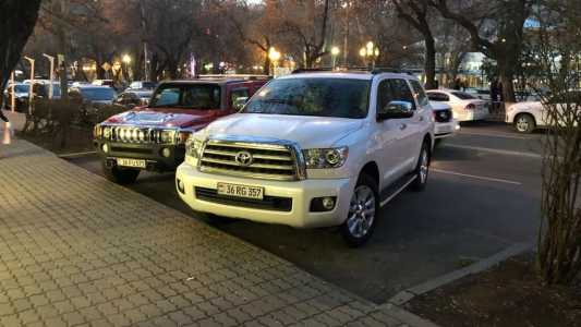 Toyota Sequoia, Бензин, 2008