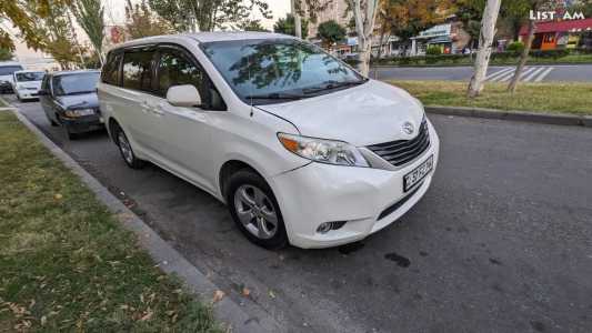 Toyota Sienna, Бензин, 2011