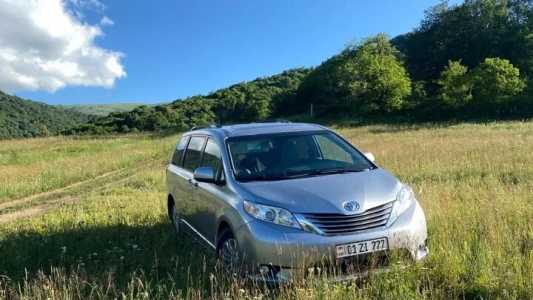 Toyota Sienna, Бензин, 2017